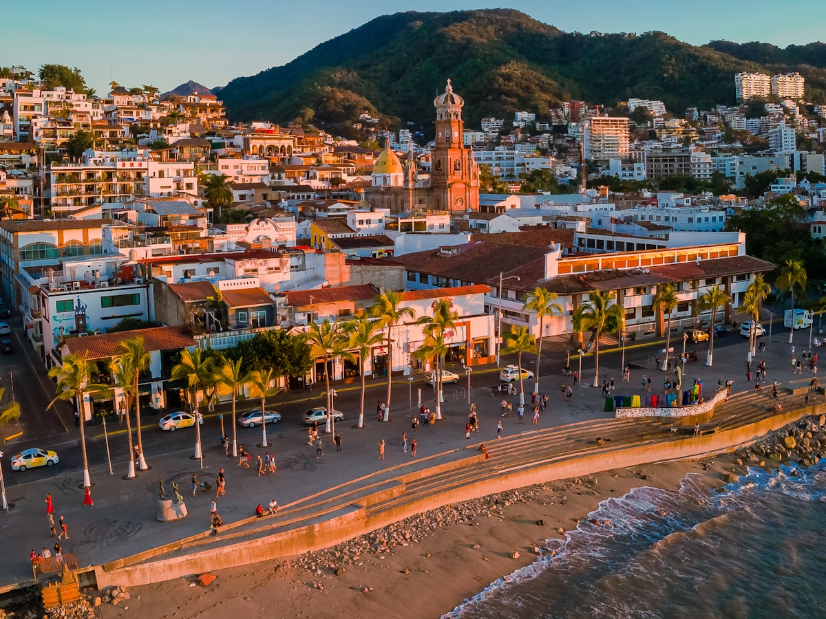 Vista aérea de Puerto Vallarta — bahía y ciudad